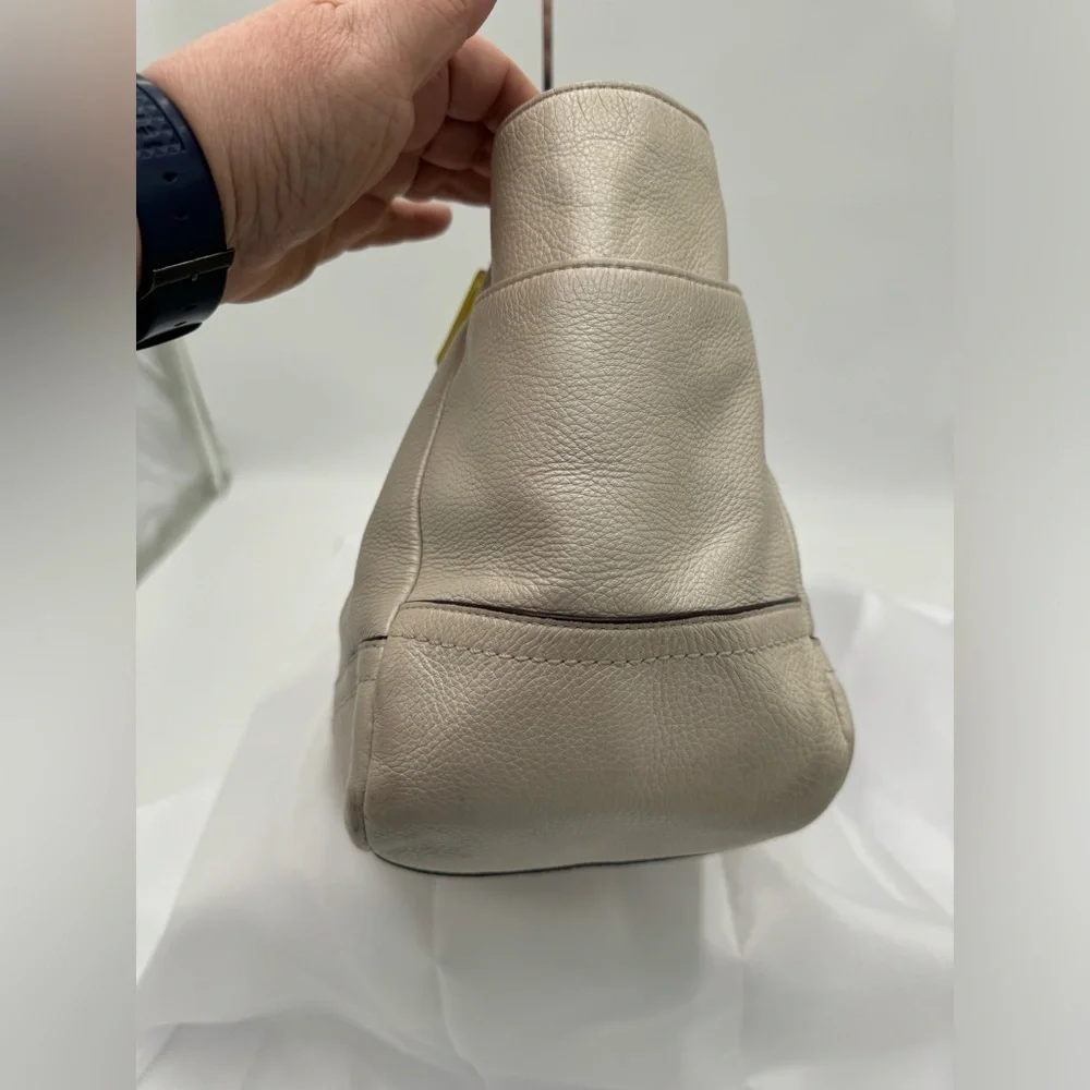 COACH PARK LEATHER CARRIE TOTE SILVER & PARCHMENT‎ F23284